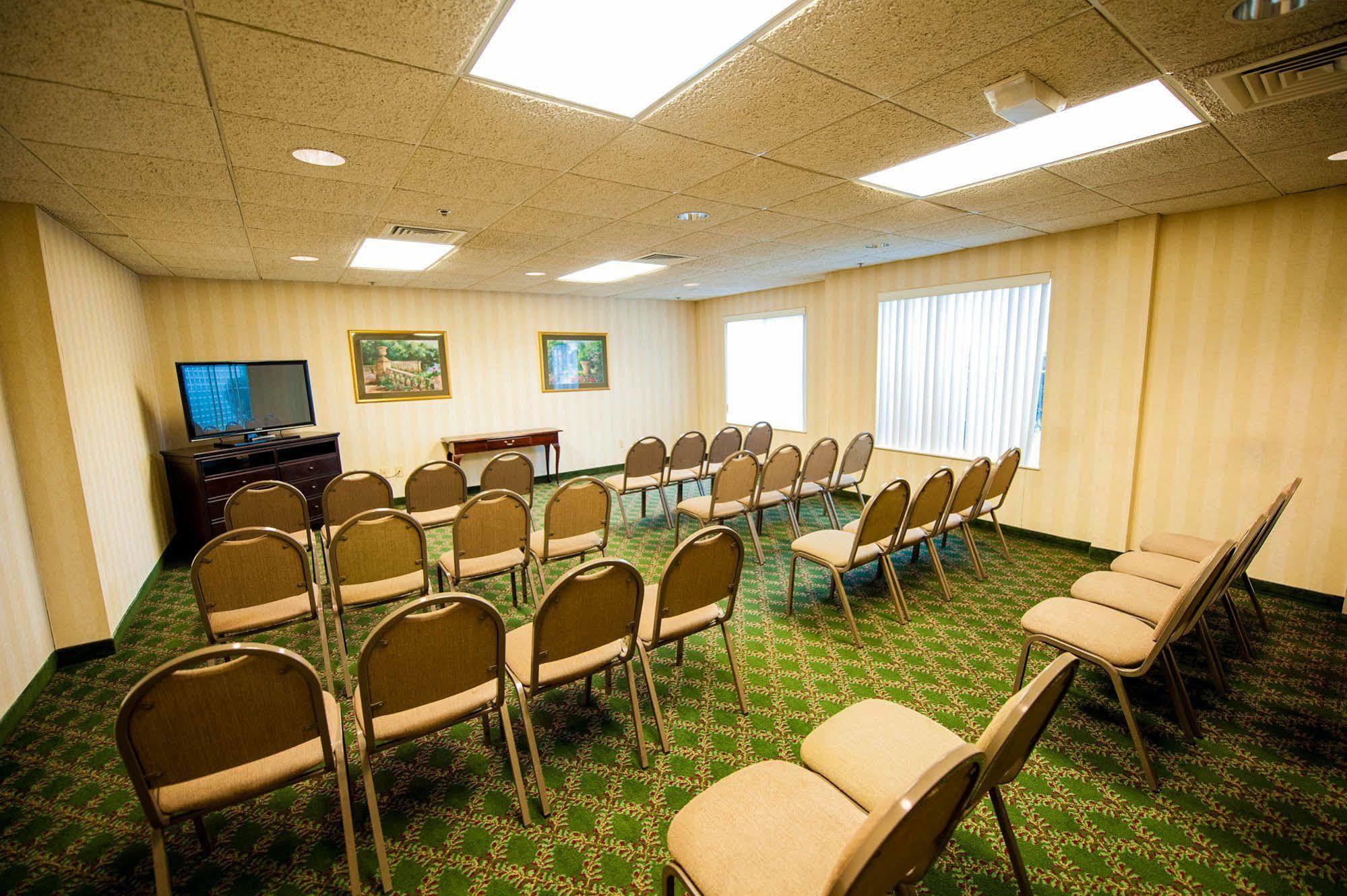 Greystone Inn & Suites Vance Buitenkant foto