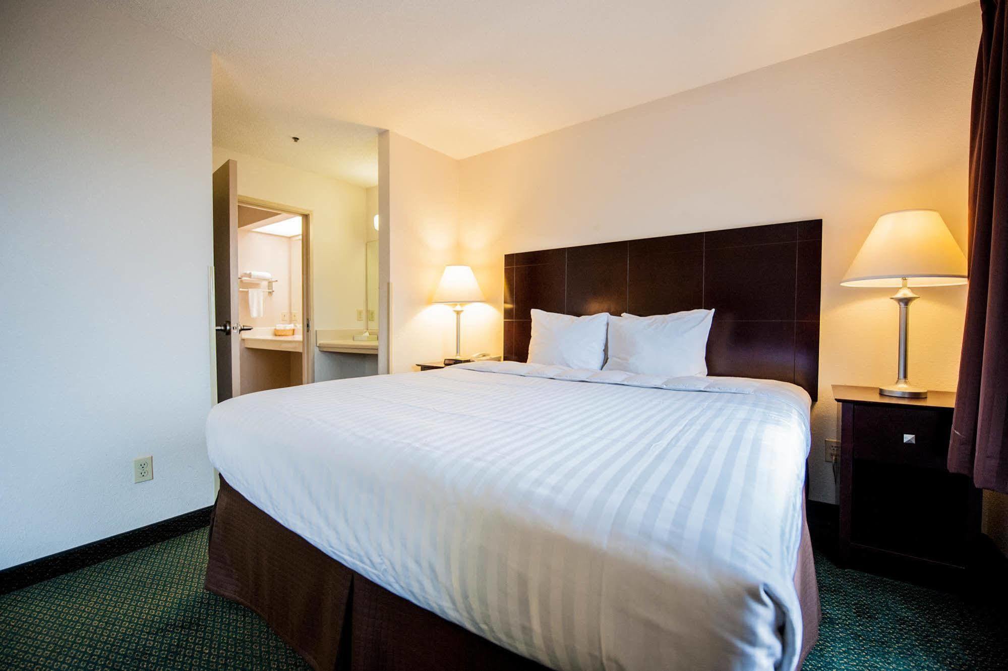 Greystone Inn & Suites Vance Buitenkant foto