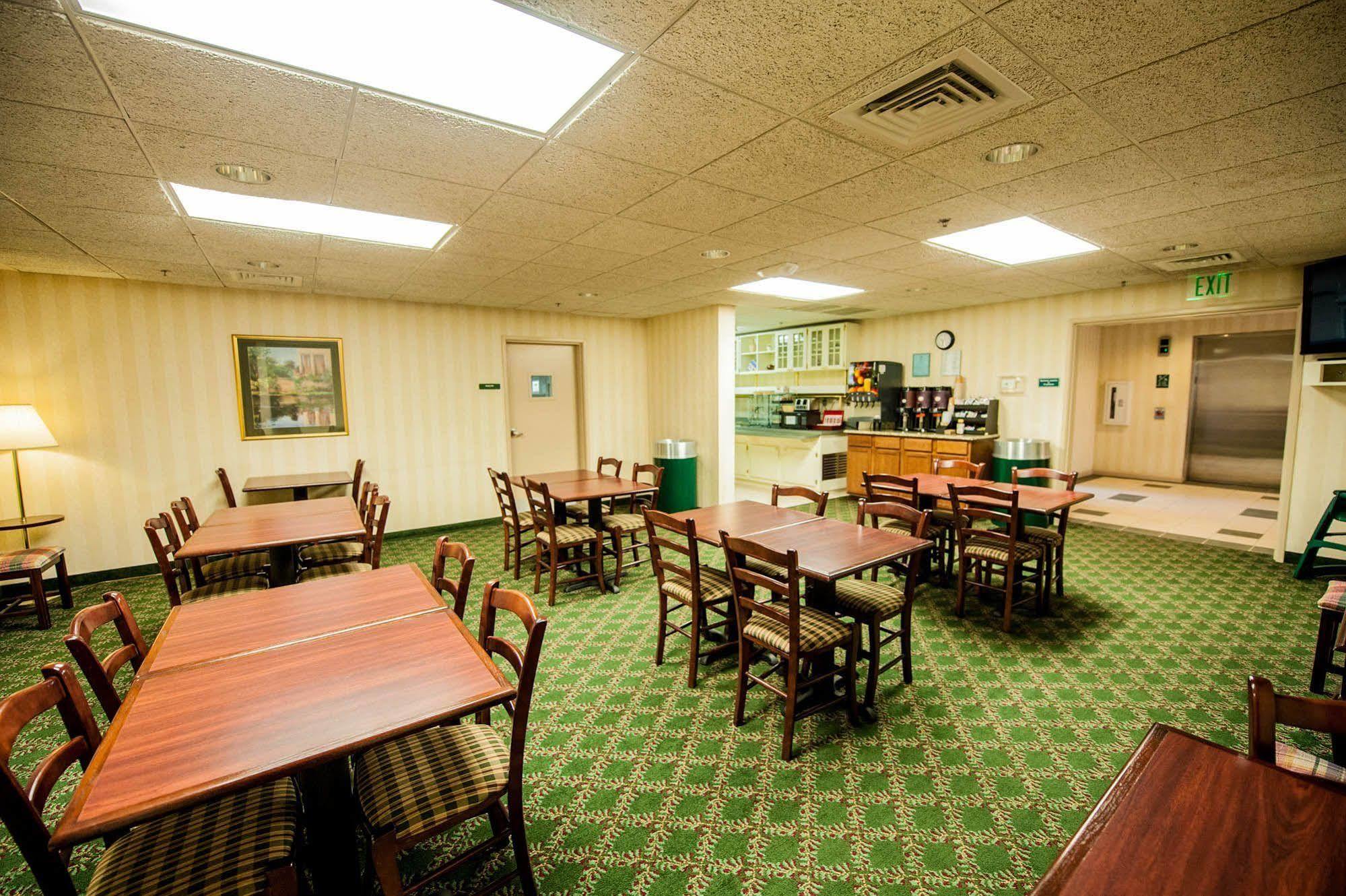 Greystone Inn & Suites Vance Buitenkant foto
